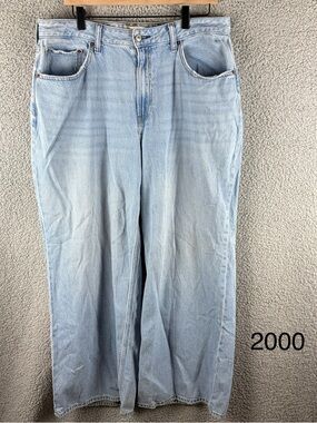 Abercrombie & Fitch Women’s Light Blue Wide Leg High Rise Curve Love Jeans 32
